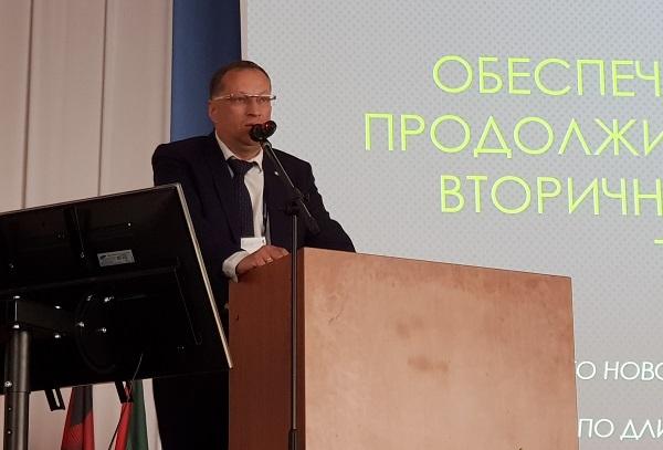 Выступает флеболог Илюхин Е.А.