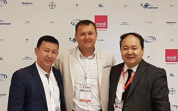 С Казахстанскими друзьями - Русланом Дюсембаевым и вице-президентом АФК, к.м.н. Шариповым Асхатом Сагыновичем