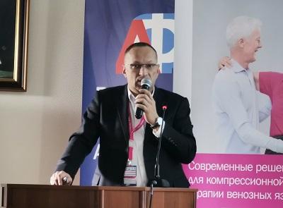 Выступает флеболог, к.м.н. Илюхин Е.А. (Санкт-Петербург)