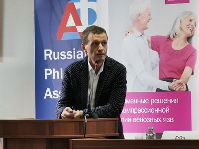 Выступает профессор, д.м.н. Золотухин И.А. (Москва)