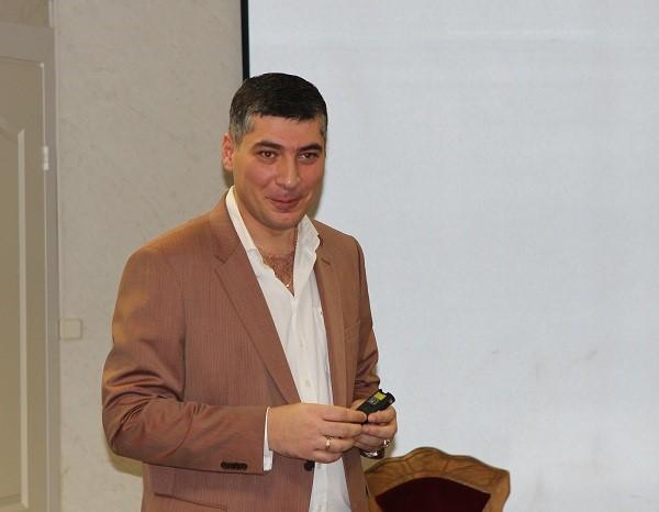 Докладывает флеболог Кургинян Х.М.