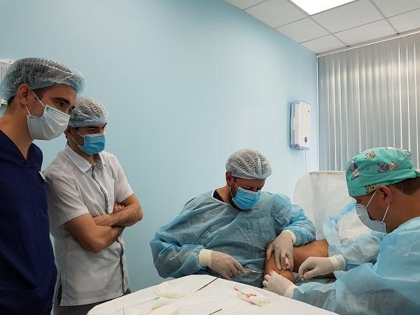 Показательная минифлебэктомия по Варади для флебологов из Уфы