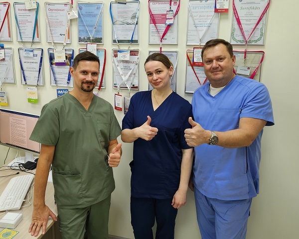 Хирург флеболог Рожкова Екатерина Юрьевна из Череповца с Семеновым А.Ю. и Раскиным В.В. после мастер-класса