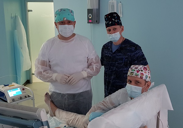 Флеболог Гатальский В.Д. в операционной "МИФЦ"