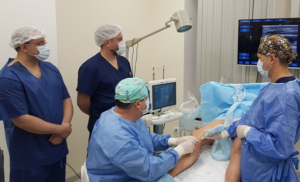Phlebologists Ivchenkov D.S. and Frantz V.V. in the MIFC operating room at the master class