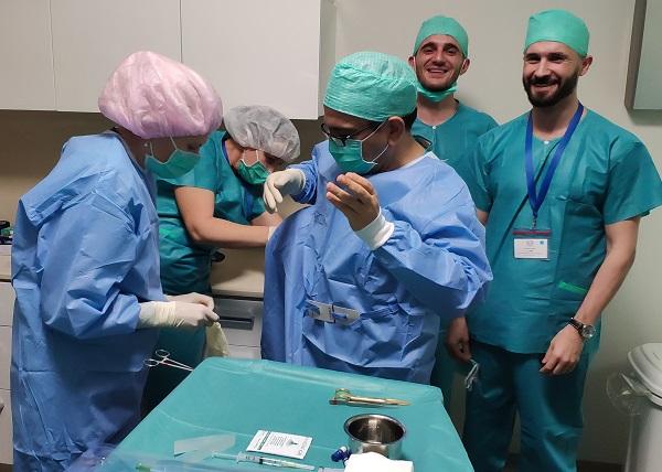 Kursat Bozkurt перед проведением цианоакрилатной абляции