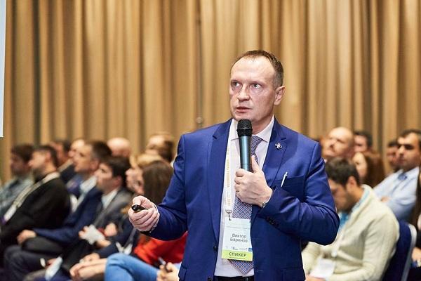 Докладывает профессор, д.м.н. Баринов В.Е. (Москва)