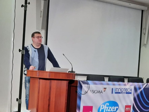 «Почему я делаю склеротерапию на руках? Склеротерапия на верхних конечностях» - докладывает Семенов А.Ю. (Москва)