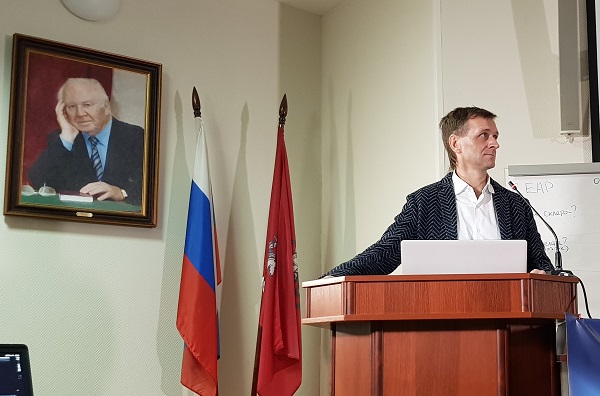 «Склеротерапия – золушка инвазивной флебологии?» - докладывает профессор Золотухин И.А.