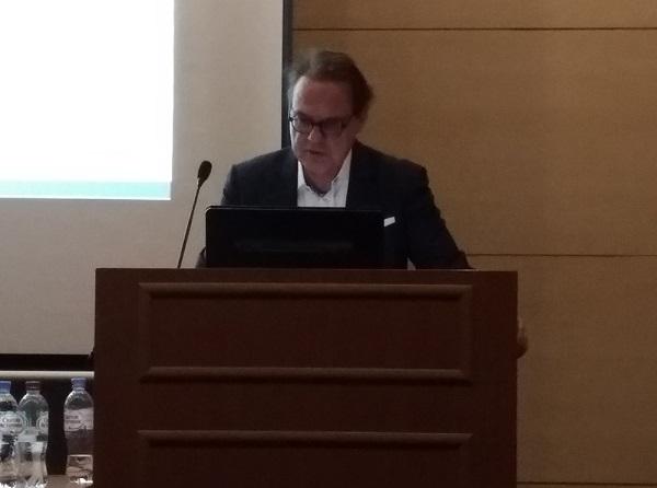 Докладывает доктор Johann Christopher Rugg (Switzerland)