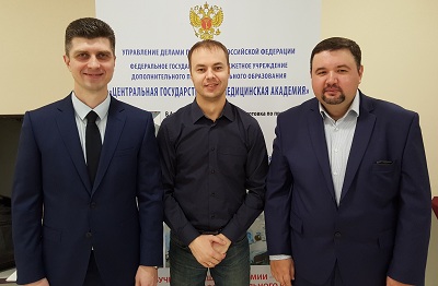 Зав. отделением флебологии «МИФЦ» Волошкин А.Н. с флебологами Дробязко С.В. и Каревым М.А.