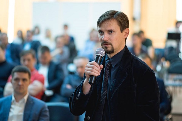 Вопрос доктору задает ведущий флеболог «МИФЦ», к.м.н. Раскин В.В.