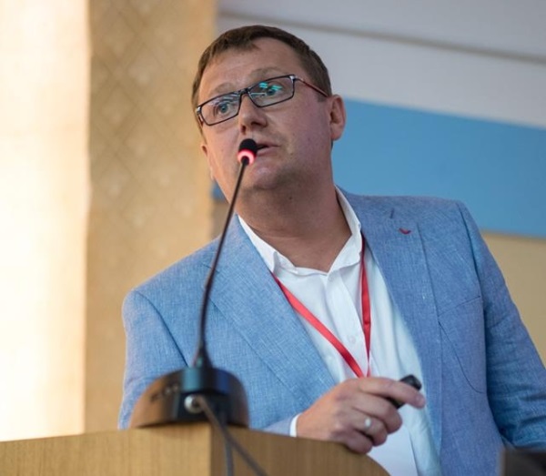 Докладывает хирург флеболог, руководитель "МИФЦ", к.м.н. Семенов А.Ю.