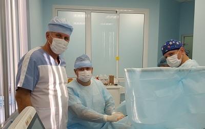       Хирург-флеболог Кирдяшев А.В. из Ульяновска во время показательных эндоваскулярных операций